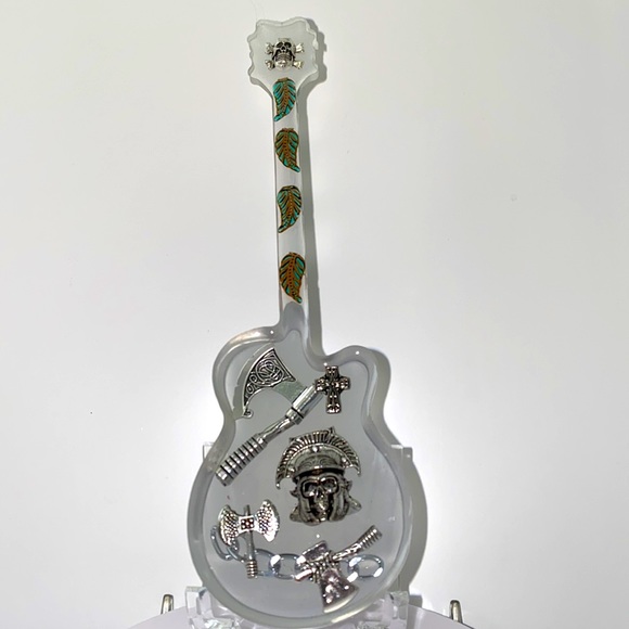 Pirate Skull Head Guitar with Axes - Picture 4 of 8